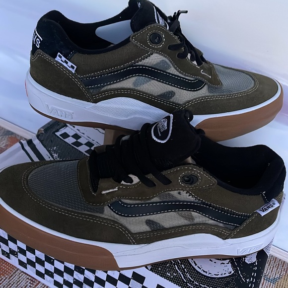 Vans Men’s Wayvee
Dark Olive
VN0A5JIADOL
Sneaker - Picture 10 of 16